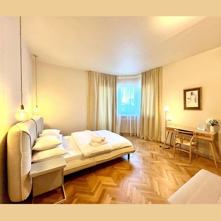 City Center Unirii Square Private Rooms With City View - Shared Amenities Bucharest Luaran gambar